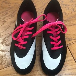 Girls Nike Soccer Cleats Sz. 2.5